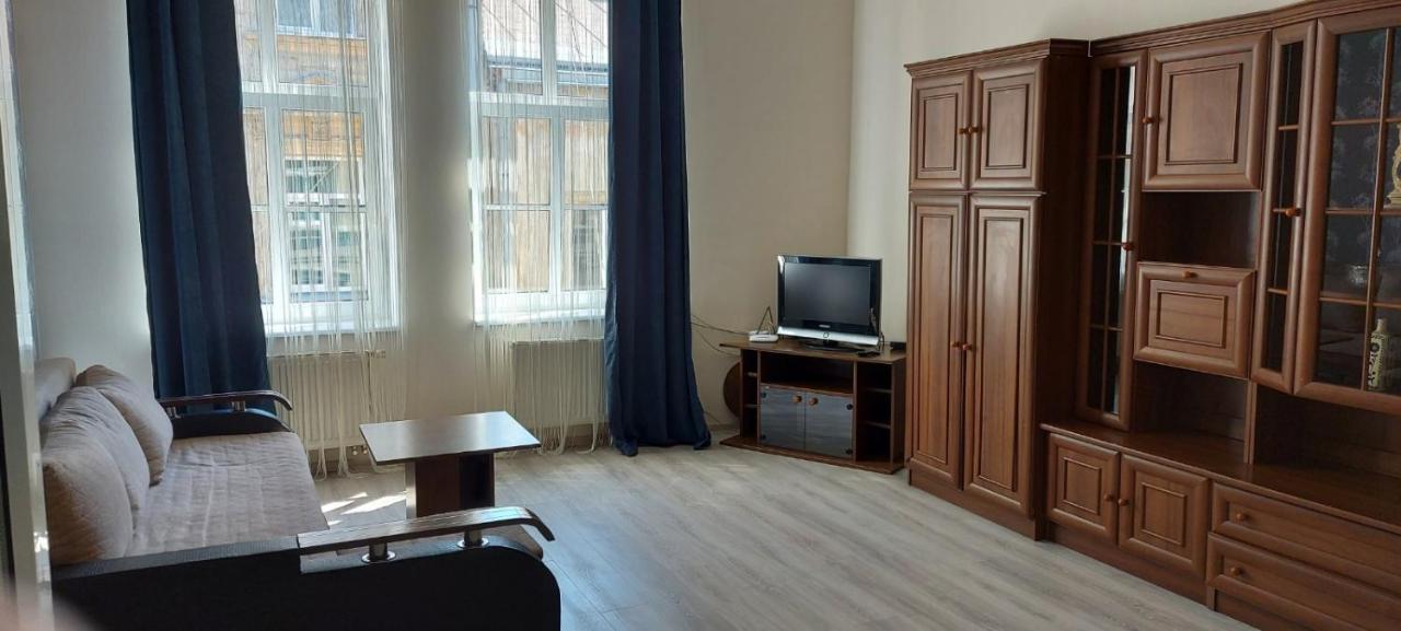 2 Bedroom Apartment On Tomashivskogo Street 7 Lviv Exterior foto