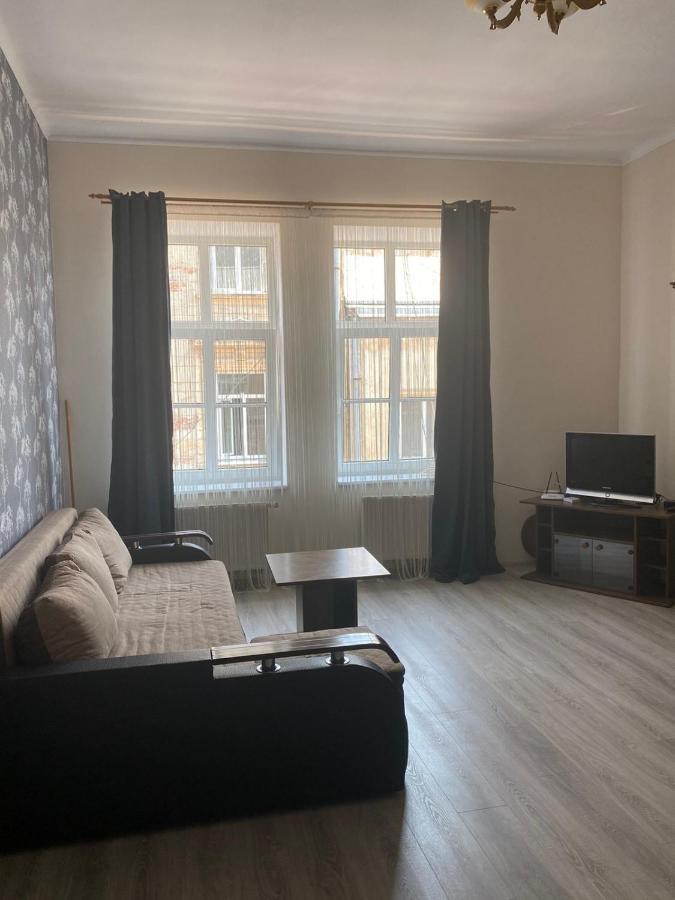 2 Bedroom Apartment On Tomashivskogo Street 7 Lviv Exterior foto