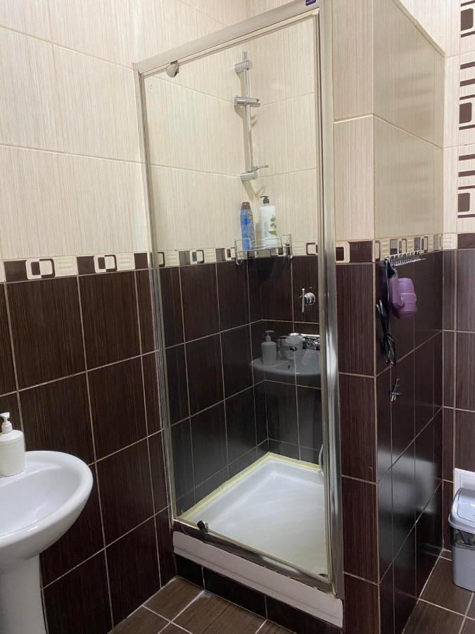 2 Bedroom Apartment On Tomashivskogo Street 7 Lviv Exterior foto