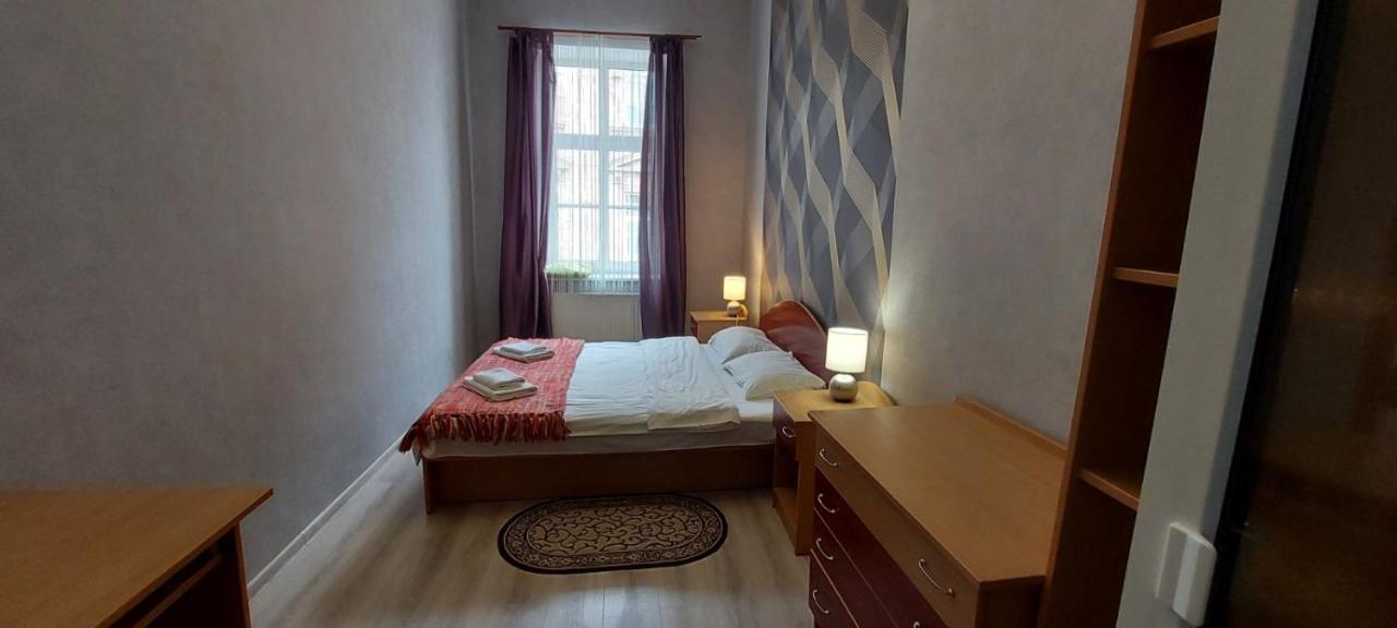 2 Bedroom Apartment On Tomashivskogo Street 7 Lviv Exterior foto